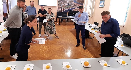 ODRŽANA RADIONICA „IZOBRAZBA ZA OVLAŠĆIVANJE TRGOVACA ZA KONTROLU USKLAĐENOSTI VOĆA I POVRĆA S TRŽIŠNIM STANDARDIMA EU – AGRUMI”